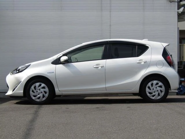 2018 Toyota Aqua Hybrid for sale in Kenya by Best Cars for sale in Kenya LTD.