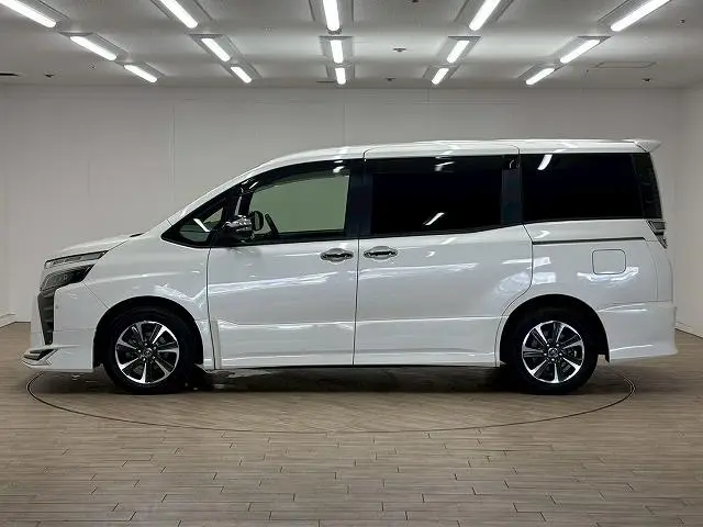 2018 Toyota Voxy ZS for sale in Kenya by Best Cars for sale in Kenya LTD.